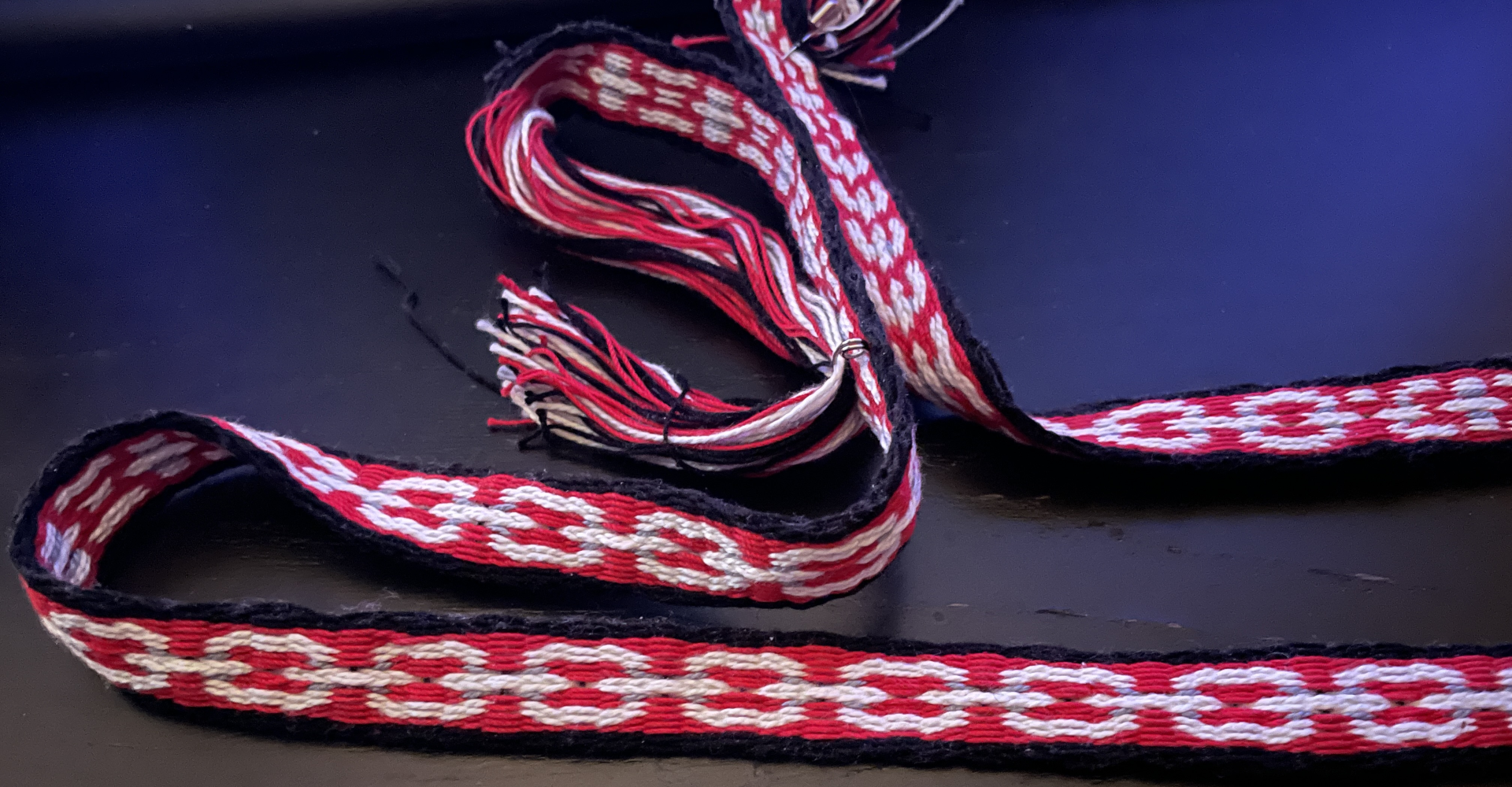 blue and white vector cardwoven band image